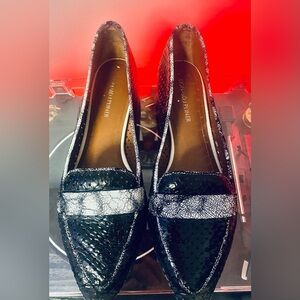 Donald J. Pliner Black and Silver Leather Perforated Loafers Sz 9